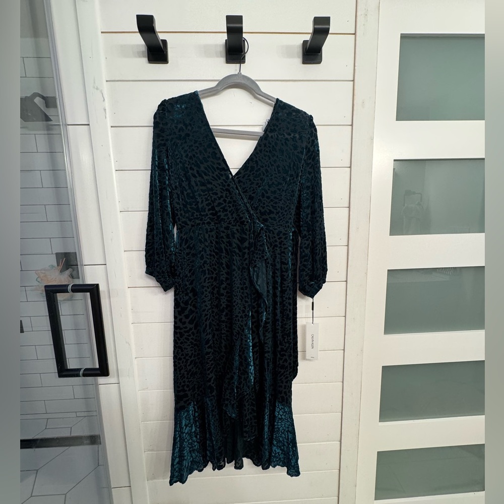 Calvin Klein Black Ruffled V-Neck Cocktail Dress